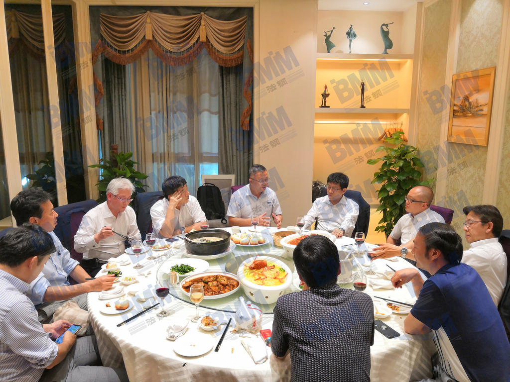 訪問結(jié)束后，法鋼集團負(fù)責(zé)人邀請JFE鋼鐵高層共進晚餐
